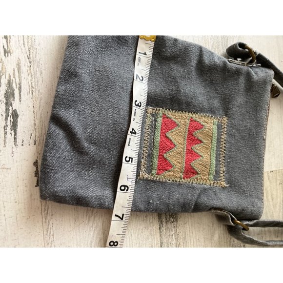 Vintage Addiction woman’s grey cloth crossbody purse - Picture 8 of 8